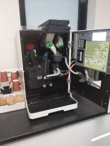 hier kan je de binnenkant zien van een koffiezet apparaat dit is voor de Vacature operator koffieautomaten